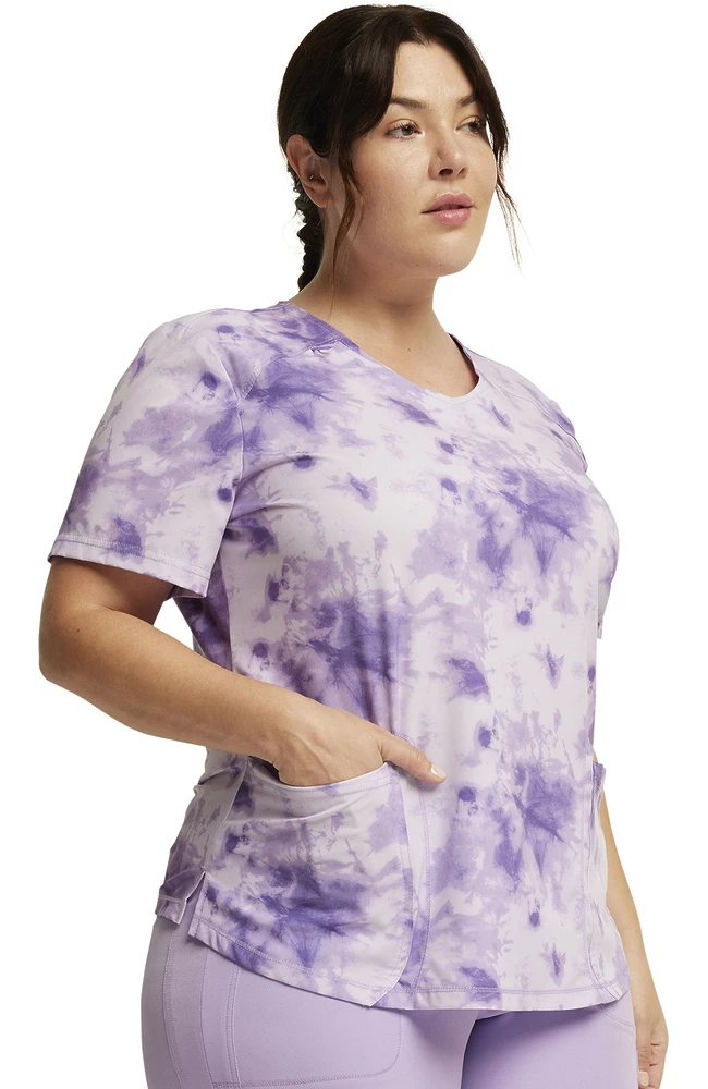 Dickies Women's Tonal Tie Dye Lavender Print Scrub Top - Image 4