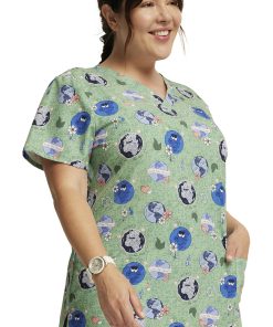 Dickies Women's Happy To Be Here Print Scrub Top -Silverts-shop 4 di dk717 print 650 4
